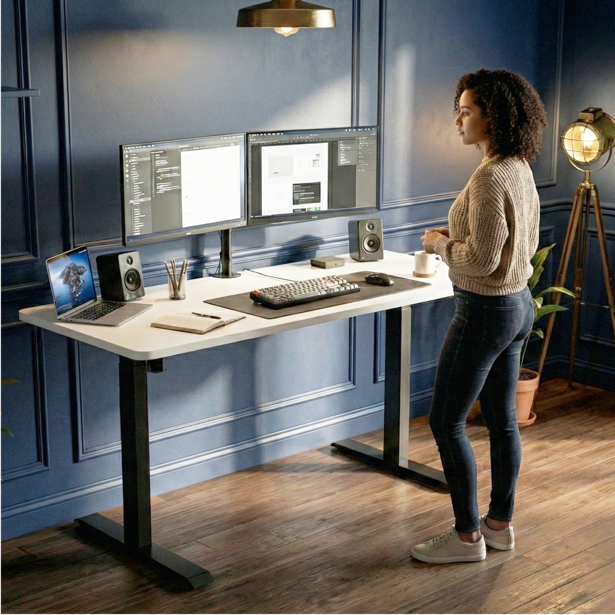 Mesa com Regulagem de Altura Elétrica Misch Preta + Tampo 160cm